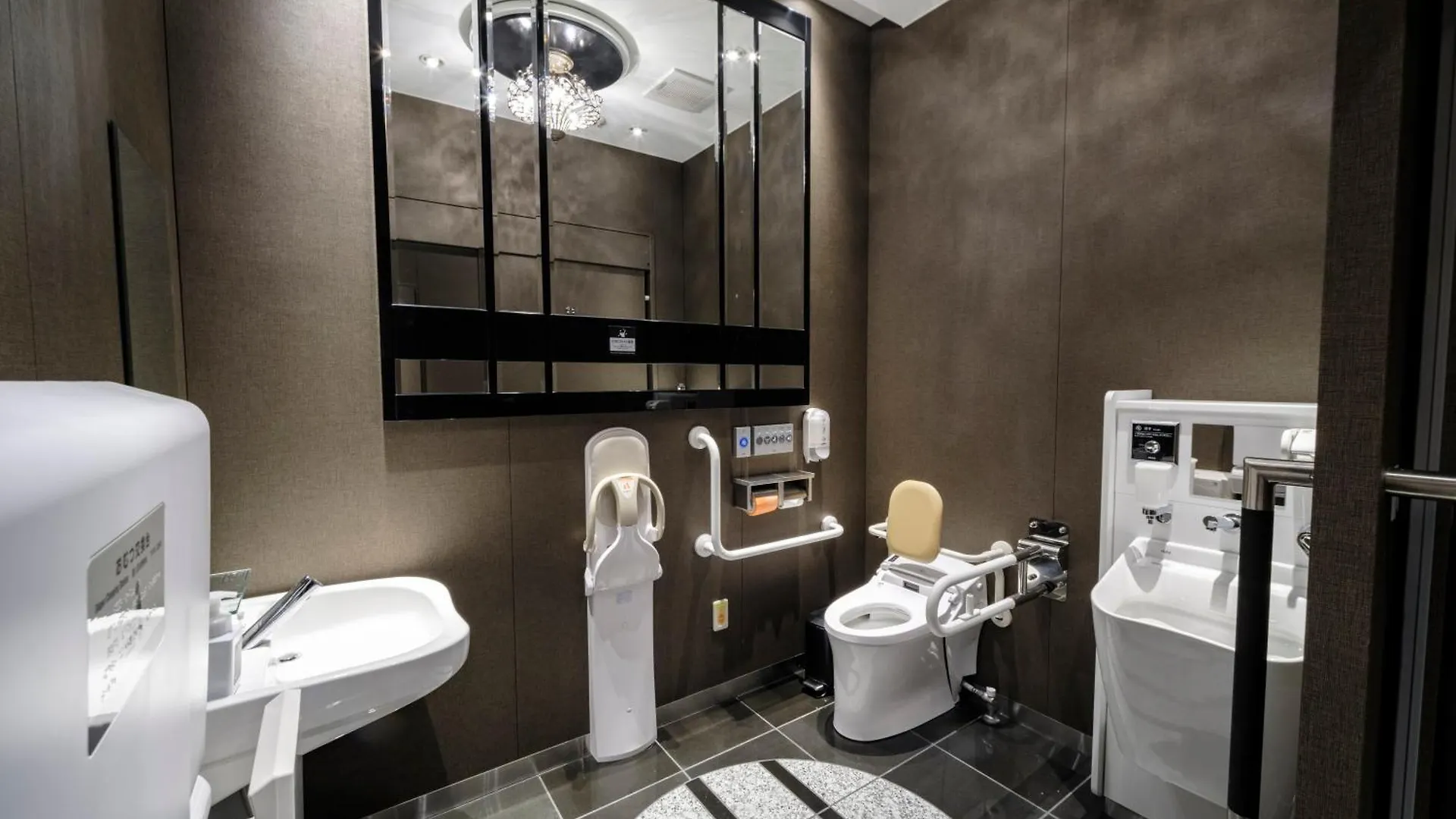 Apa Hotel Akihabarasuehirocho Ekimae -Electric Town- Tokyo 3*,